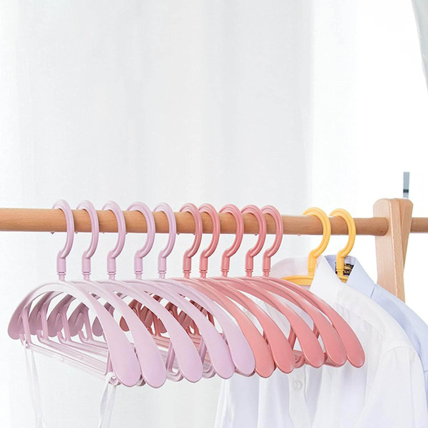 Plastic Hangers Clothes Hangers - Lightweight Space Saving Hangers - Standard Hangers For Clothes - Durable Slim Sleek Hangers (10pc)