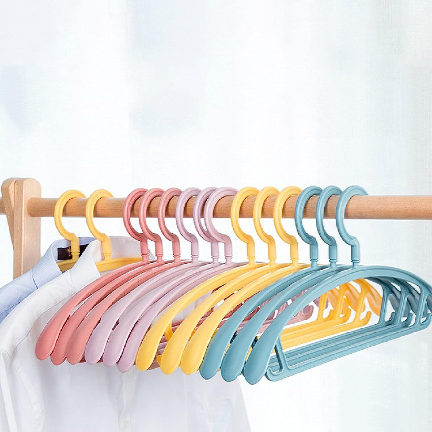 Plastic Hangers Clothes Hangers - Lightweight Space Saving Hangers - Standard Hangers For Clothes - Durable Slim Sleek Hangers (10pc)