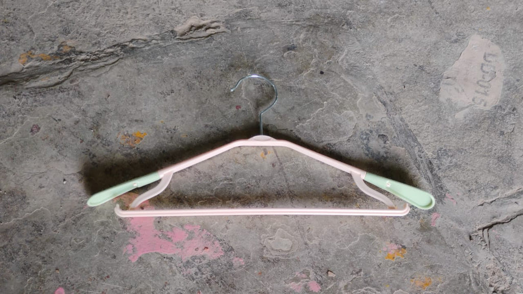 Pp Cloth Hanger Set Of 1 With Zinc Plated Steel Hook (1 Pc)