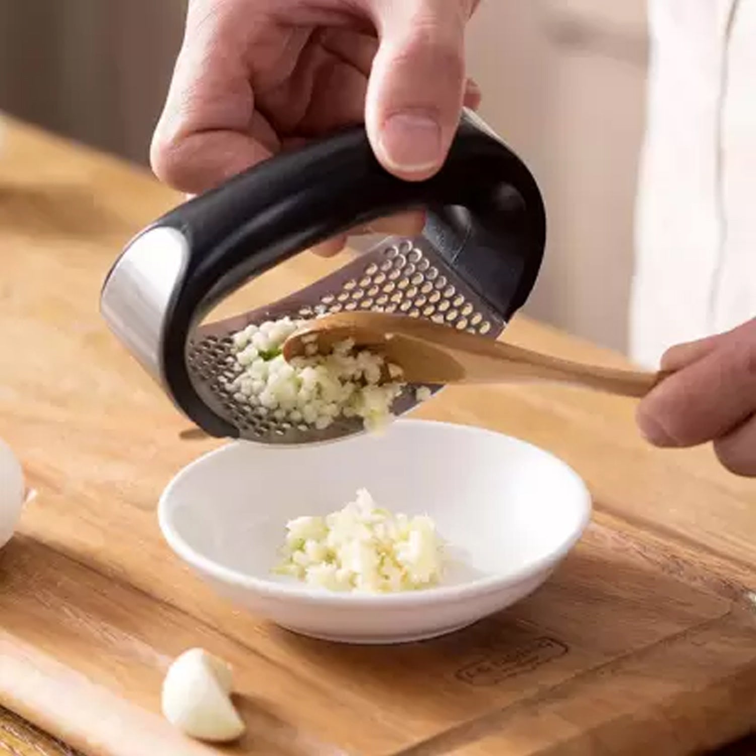 Quick Garlic Crusher Rocker – Stainless Steel Presser Tool