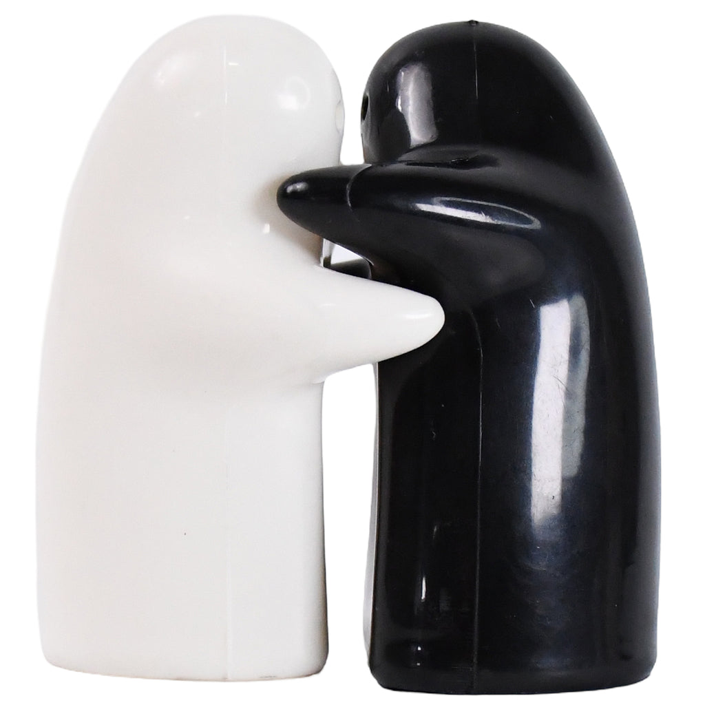 Ceramic Salt and Pepper Shakers – Cute Hug Design Couple Set (2 Pcs Set)